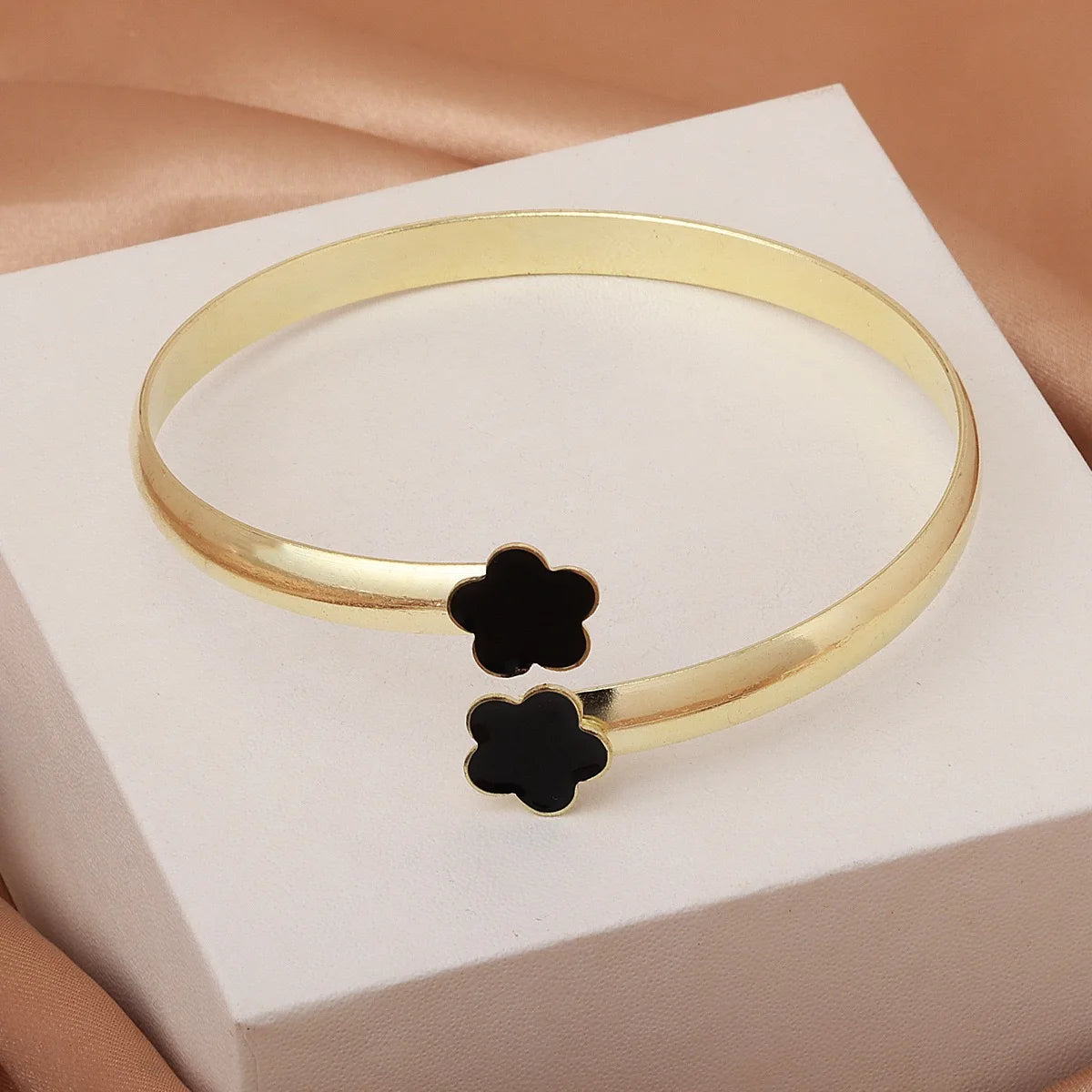 5Pcs Lucky Five-petal Flower Clover Earrings Necklace Ring Bracelet Five-piece for Woman Fashionable Accessories Party Jewelry