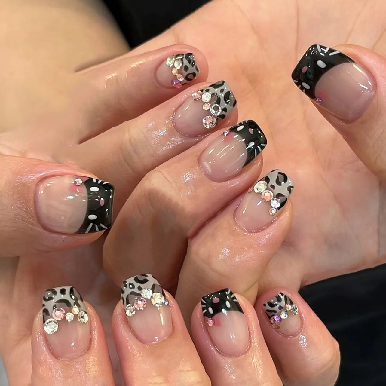 24pcs Press on Nails Short Almond Bowknot Black Press on Nails White Pearl Sweet French Tip Press on Nails Cute Nail Artificial