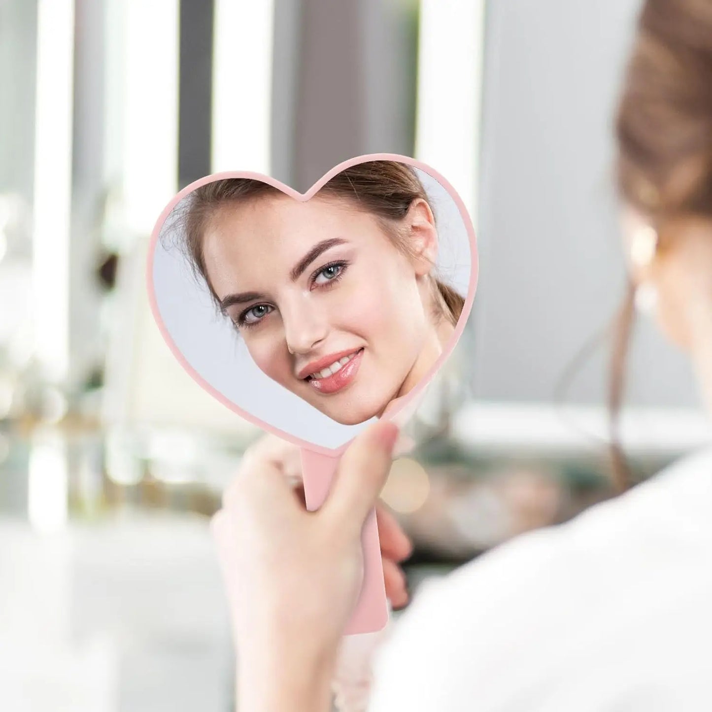 1 Pcs High Definition Handheld Heart-shaped Eyelash Mirror Eyelash Inspection Mirror Makeup Gadgets Vanity Mirror Girl Gifts